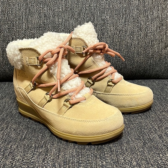 EUC Sorel Women’s Evie Cozy Lace waterproof Wedge Bootie - Picture 1 of 6
